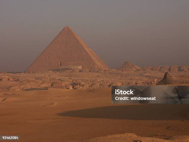 A Grande Pirâmide De Cheops - Fotografias de stock e mais imagens de Arcaico - Arcaico, Areia, Arqueologia