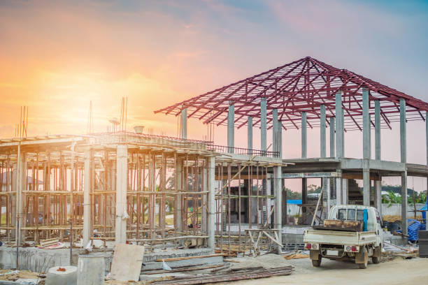 maison neuve résidentielle de construction en cours au chantier - roof lightweight industry architecture photos et images de collection