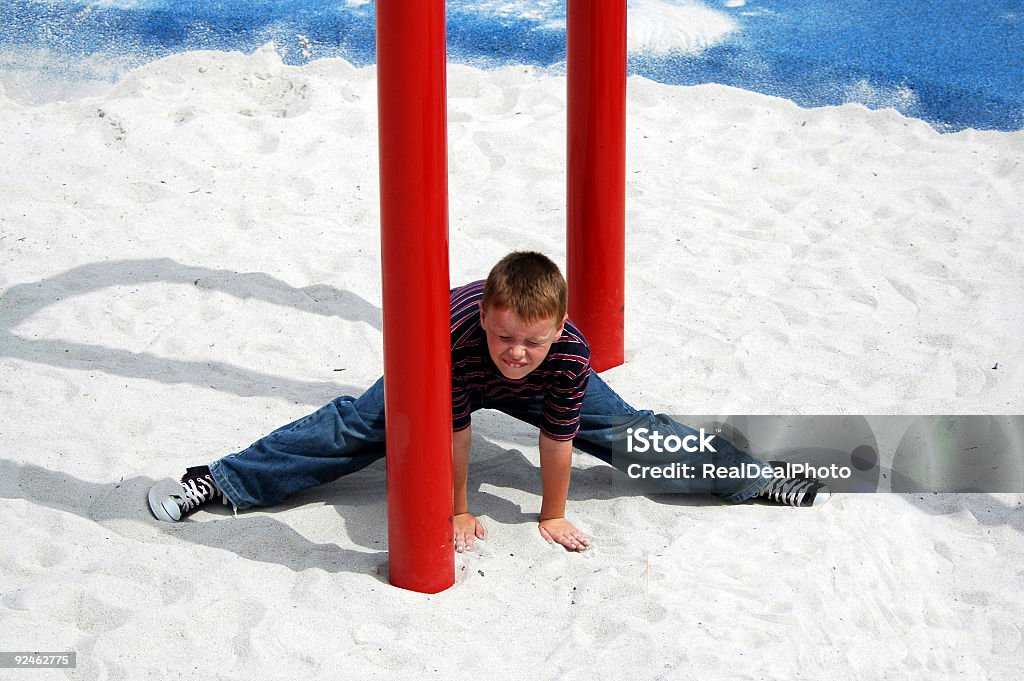 Jeune garçon en train de division - Photo de Aire de jeux libre de droits