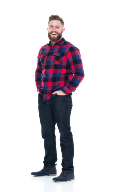 hombre atractivo en la camisa tendida - lumberjack shirt fotografías e imágenes de stock