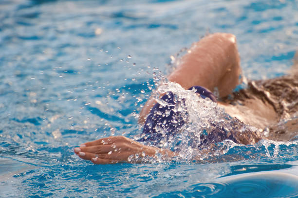 istock Fast swimming woman 924644406