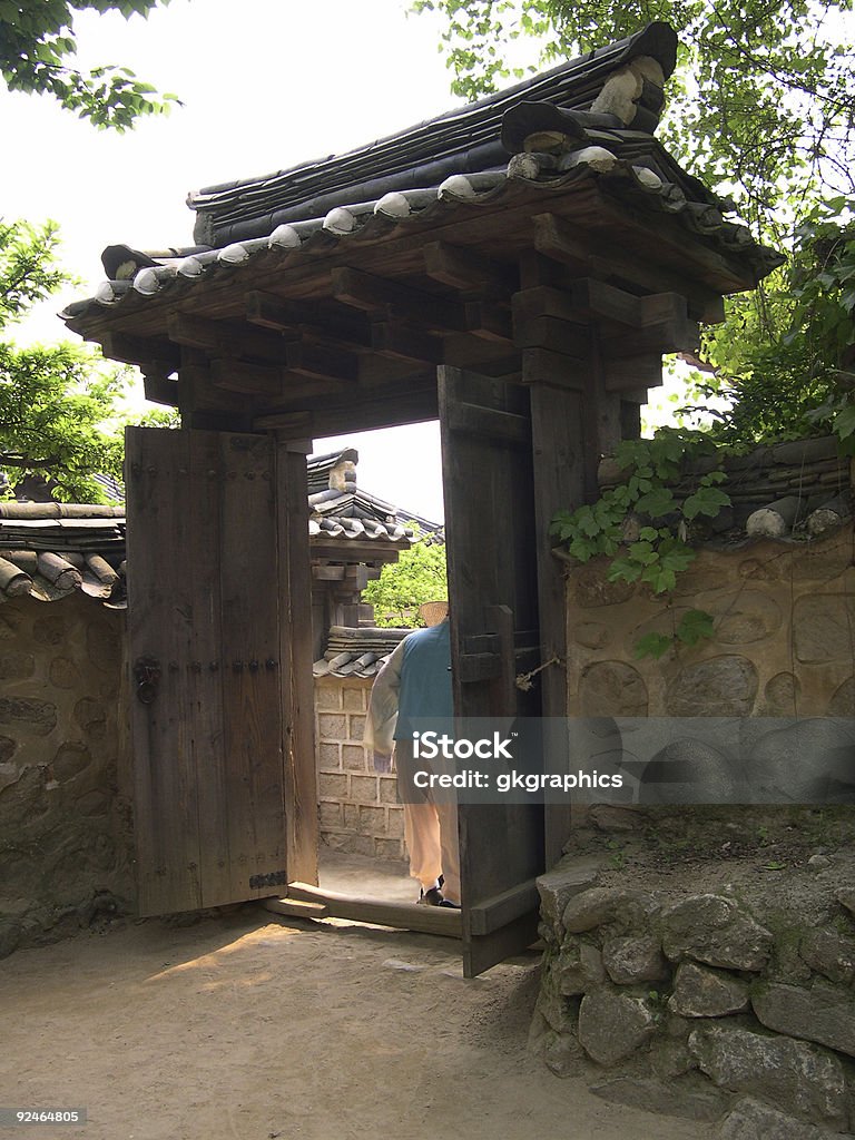 La Porte du Temple - Photo de Hanbok libre de droits