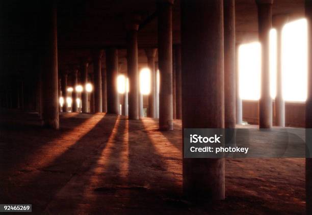 Foto de Golden Pilares e mais fotos de stock de Arquitetura - Arquitetura, Suavidade, Abstrato