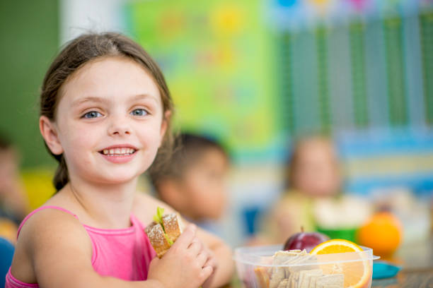 istock Girl Eating Lunch 924659940