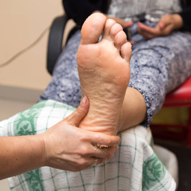 istock pedekyur in the beauty salon 924664004