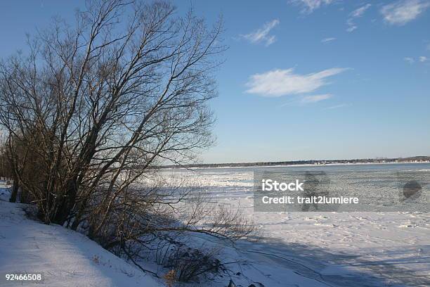 Saint Laurent Rzeki W Zimie - zdjęcia stockowe i więcej obrazów Śnieg - Śnieg, Chłodny, Woda