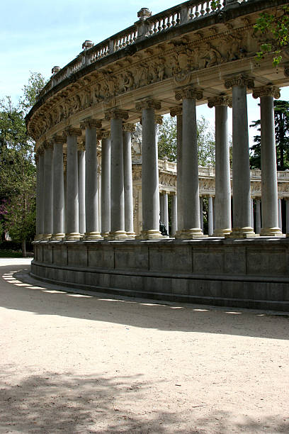 corintio columnas - column corinthian madrid europe fotografías e imágenes de stock