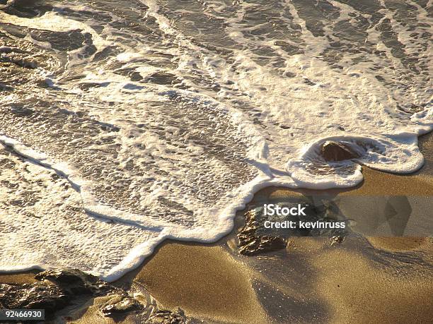 Foto de Maré Entrando No Oceano e mais fotos de stock de Arrebentação - Arrebentação, Azul, Bege