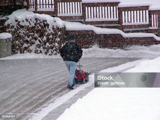 Soplador De Nieve Foto de stock y más banco de imágenes de Adulto - Adulto, Aire libre, Camino de entrada