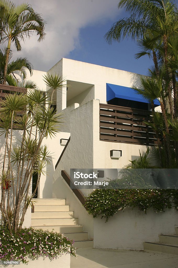 Condomínios nos trópicos - Foto de stock de Aluguel de casa royalty-free