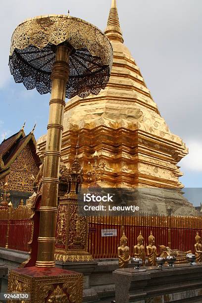 E Il Tempio Buddista In Tailandia - Fotografie stock e altre immagini di Architettura - Architettura, Asia, Buddha