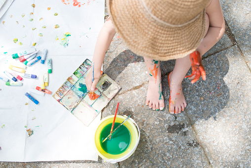 Little girl paint on body