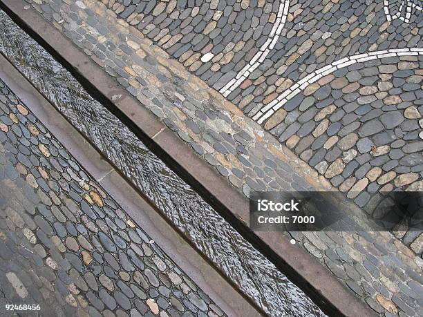 Fließendes Wasser In Der Street Stockfoto und mehr Bilder von Architektur - Architektur, Asphalt, Bauwerk