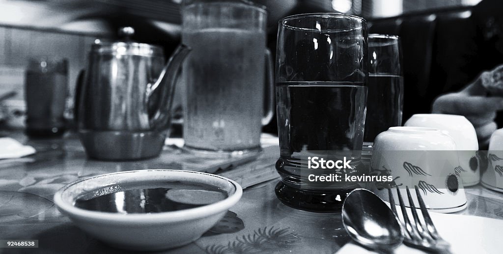 Blanco y negro foto del restaurante chino - Foto de stock de Agua libre de derechos