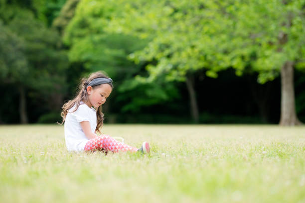 istock Little girl playing on the lawn 924685778