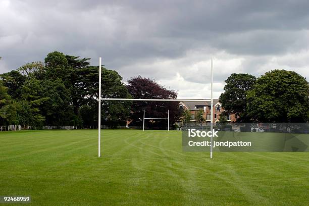 Campo De Deporte Foto de stock y más banco de imágenes de Rugby - Deporte - Rugby - Deporte, Edificio escolar, Educación