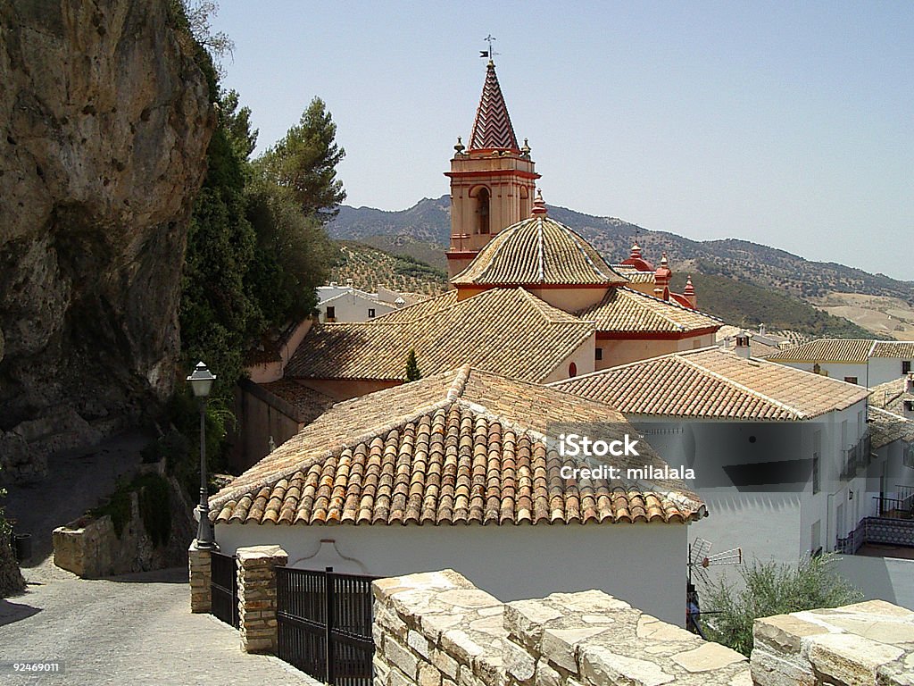 Igreja e telhados - Foto de stock de Aldeia royalty-free
