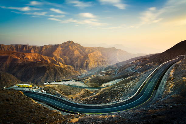 ジャバル申し込みます、アラブ首長国連邦で最も高い山 - east middle road desert ストックフォトと画像