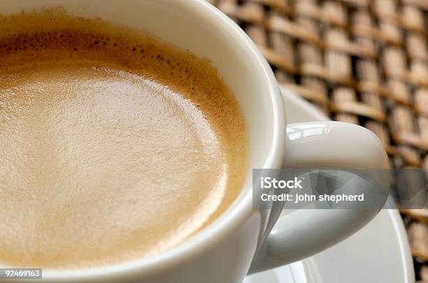 Fresh Caffè Espresso Con Caramello Strato - Fotografie stock e altre immagini di Caffè - Bevanda - Caffè - Bevanda, Caffè nero, Colore nero