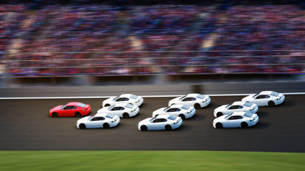 concepto de liderazgo. coche rojo es el líder, los coches americanos de la acción de carreras en marcha en pista - stock car sports venue sports race motorized sport fotografías e imágenes de stock