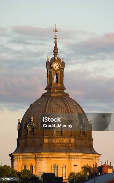 Dach W Zachód Słońca W Sztokholmie Szwecja - zdjęcia stockowe i więcej obrazów Architektura - Architektura, Bez ludzi, Brzask
