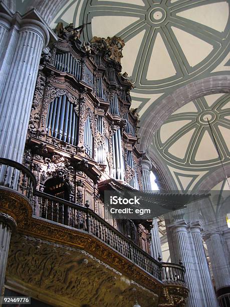 Organo - Fotografie stock e altre immagini di Cappella - Cappella, Chiesa, Composizione verticale