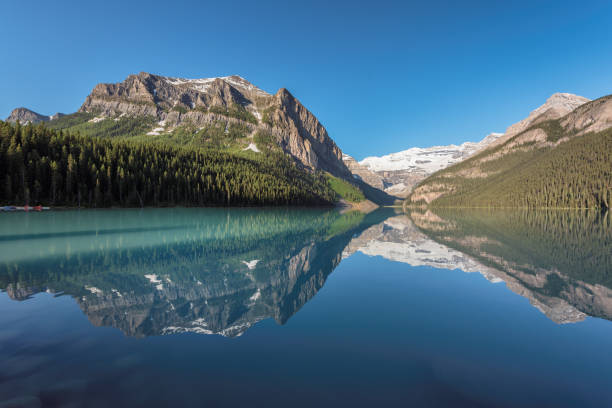 istock Lake Louise in Canadian Rockies 924698778