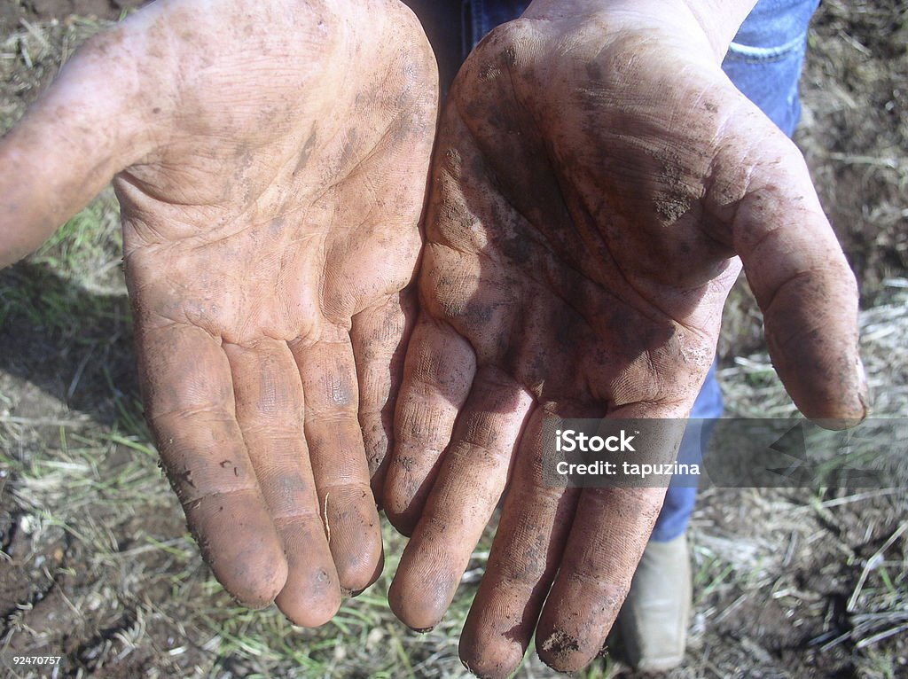 Abierto sucio manos - Foto de stock de Abrir libre de derechos