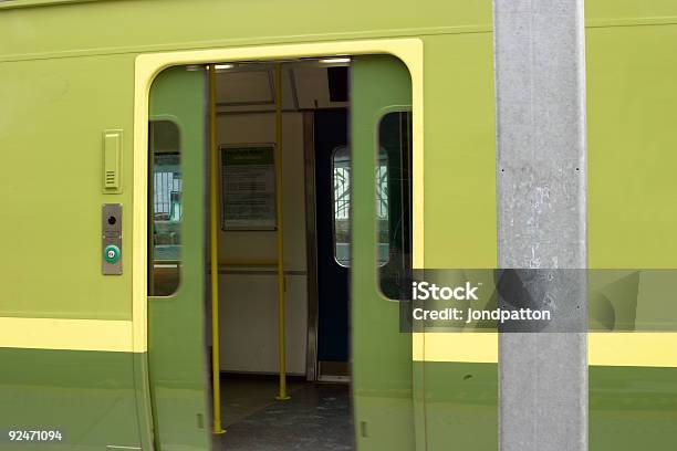 Portas De Comboio - Fotografias de stock e mais imagens de Abrir - Abrir, Comboio, Porta de Veículo