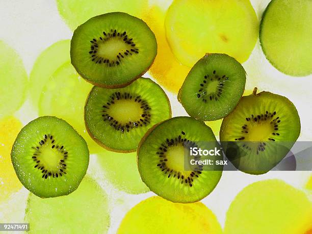 Obst Auf Ice Stockfoto und mehr Bilder von Alkoholisches Getränk - Alkoholisches Getränk, Biegung, Bildhintergrund