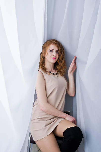 istock Curly hair girl isolated on white studio background. 924715330