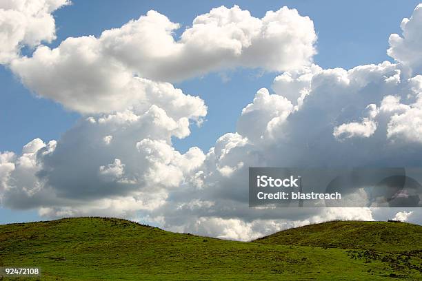 위에서 잔디 0명에 대한 스톡 사진 및 기타 이미지 - 0명, 구름, 굴리기