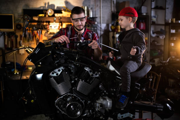istock Motorcycle repair shop 924727906
