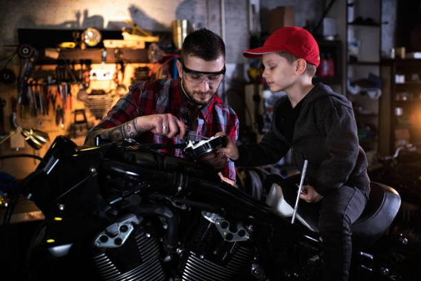 istock Motorcycle repair shop 924727968