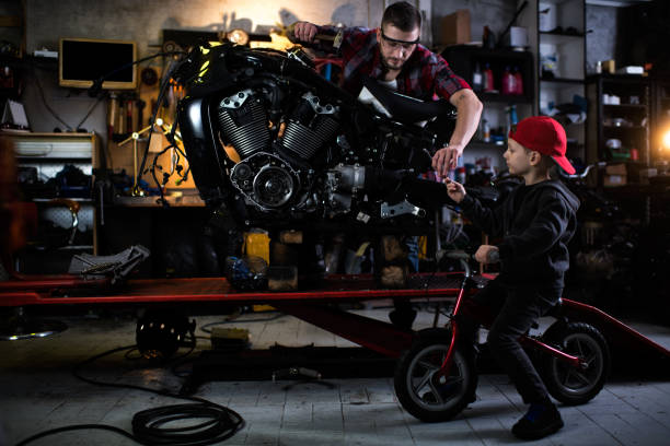 istock Motorcycle repair shop 924728020