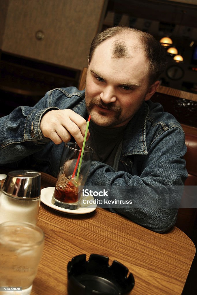 남자 기다리는 레스토랑에서 조식 제공 - 로열티 프리 각얼음 스톡 사진
