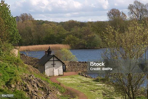 Rimessa Per Barche - Fotografie stock e altre immagini di Lago - Lago, Ambientazione esterna, Baracca - Struttura edile