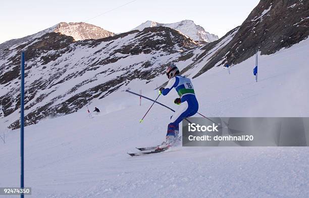 Slalom De Esquí Racer Foto de stock y más banco de imágenes de Carrera - Carrera, Esquí - Artículo deportivo, Fotografía - Imágenes