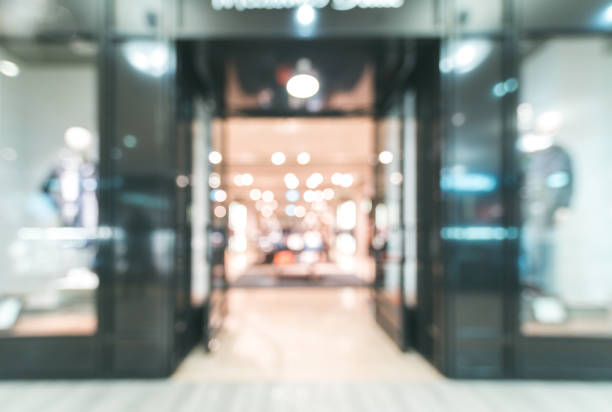 istock Shopping mall blur background 924744550