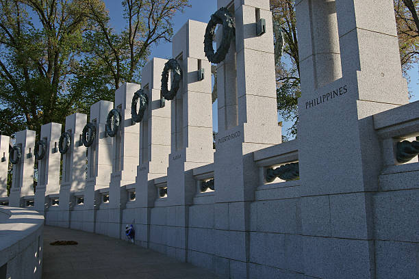 istock World War II Memorial in Washington DC at dawn 92474768