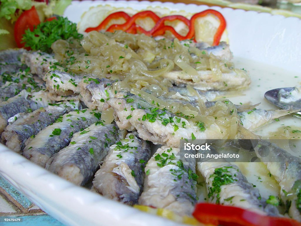 Pescado y cebolla - Foto de stock de Aceite para cocinar libre de derechos