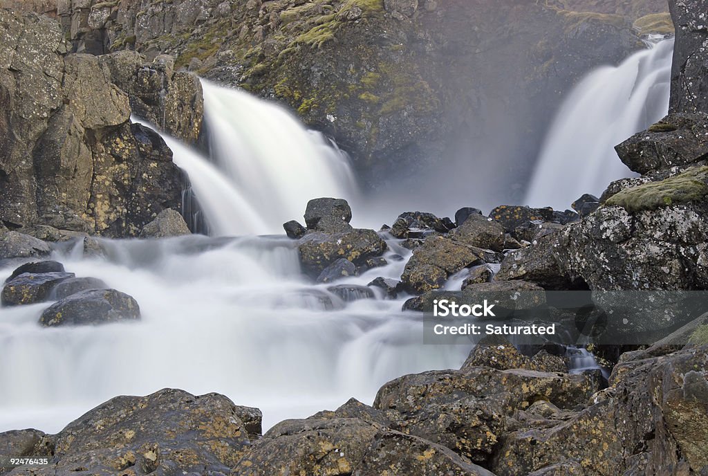 Suave cascada islandesa - Foto de stock de Agua libre de derechos