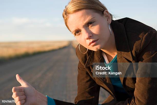 Travel Hitch Hiking — стоковые фотографии и другие картинки Взрослый - Взрослый, Горизонтальный, Группа людей