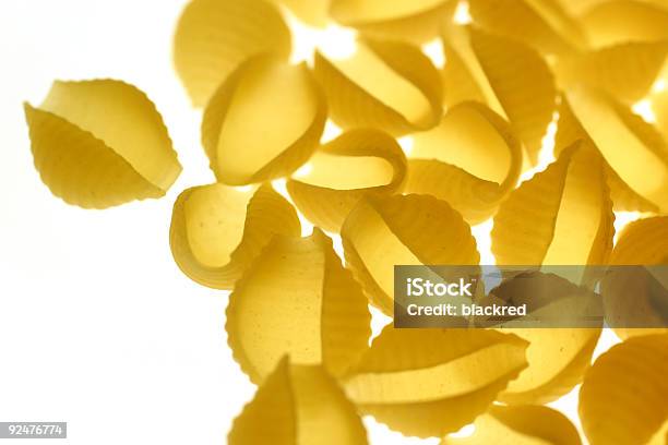 Massaconchiglie - Fotografias de stock e mais imagens de Alimentação Saudável - Alimentação Saudável, Almoço, Amarelo