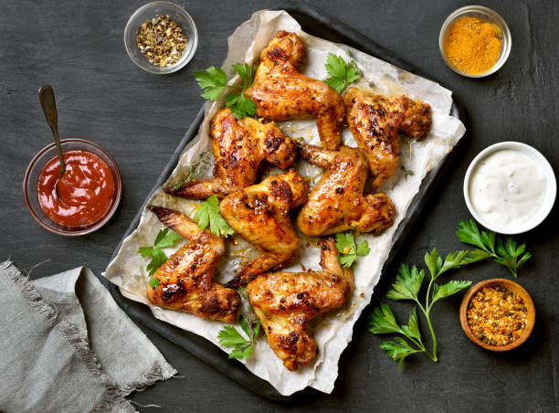 barbecue chicken wings - chicken wing white meat unhealthy eating plate imagens e fotografias de stock