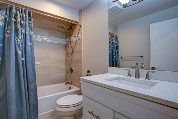 istock Elegant bathroom with marble bathroom floor. 924812982