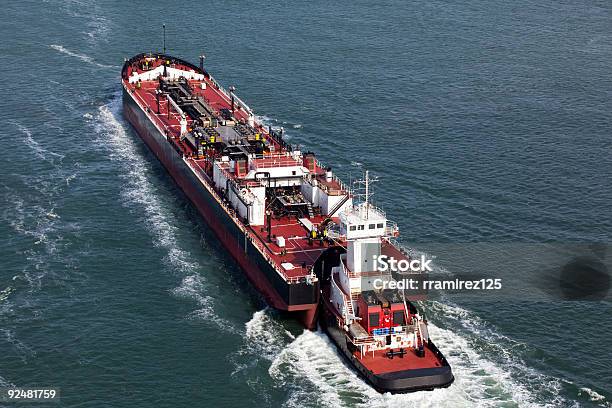 Tankschiff Stockfoto und mehr Bilder von Bohrinsel-Hilfsschiff - Bohrinsel-Hilfsschiff, Farbbild, Fotografie