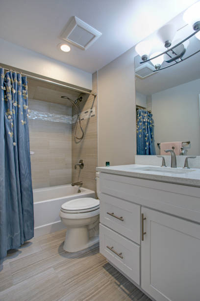 istock Elegant bathroom with marble bathroom floor. 924820376