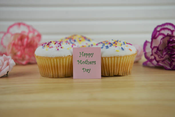 istock mothers day cakes and flowers with a note 924820668