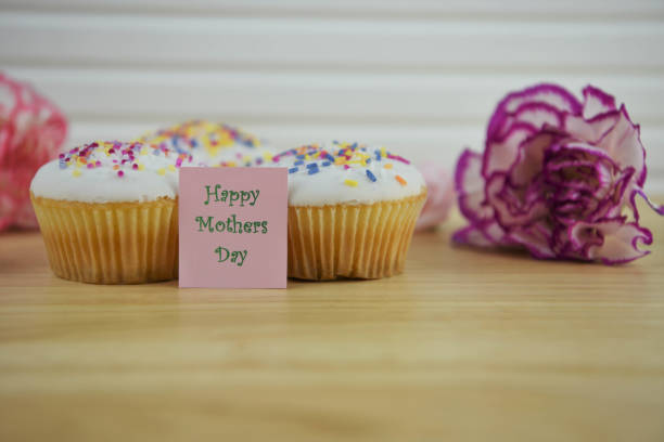 istock mothers day cakes and flowers with a note 924820700